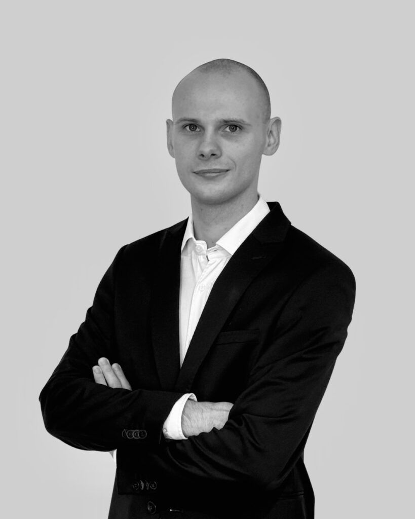 Adrian Szczygielski – Simple Kredyt, Grupa Simple
